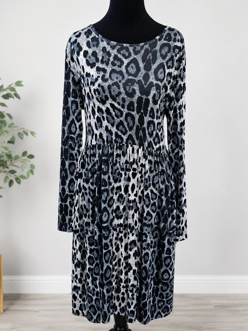 DB Moon Leopard Print Rayon Dress Medium Black Gray Stretch Casual Midi